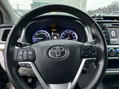 Used 2019 Toyota Highlander XLE image 28
