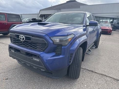 Used 2024 Toyota Tacoma TRD Sport w/ TRD Sport Premium Package image 13