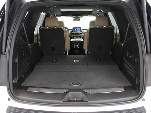 Used 2023 Chevrolet Tahoe Premier AWD/4WD image 14