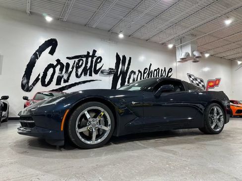 Used 2015 Chevrolet Corvette Stingray Coupe RWD image 1