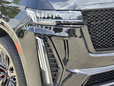 Used 2024 Cadillac Escalade V w/ LPO, ONYX Package AWD/4WD image 36