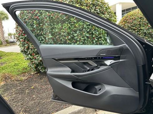 Used 2026 BMW 530i w/ M Sport Package image 11