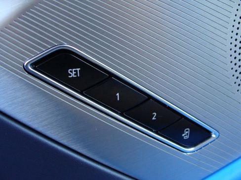 Used 2022 Chevrolet Corvette Stingray Premium Conv w/ Z51 Performance Package image 32