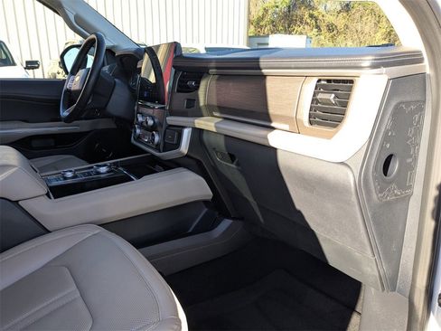 Used 2024 Ford Expedition Limited image 28