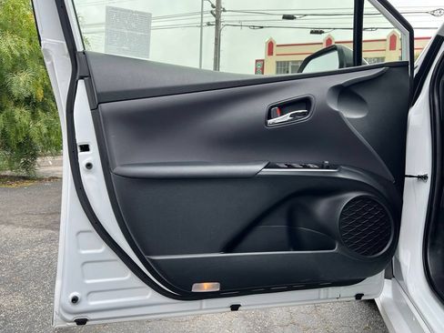 Certified 2022 Toyota Prius LE FWD image 36