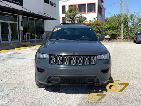 Used 2017 Jeep Grand Cherokee Altitude RWD image 2