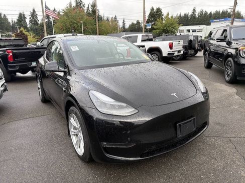 Used 2024 Tesla Model Y Long Range AWD/4WD image 4