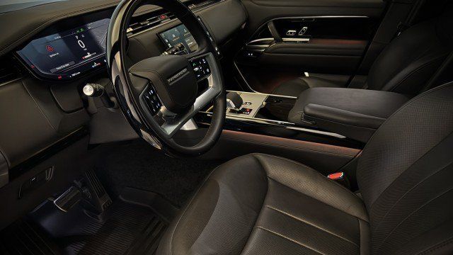 Used 2024 Land Rover Range Rover Autobiography AWD/4WD image 4