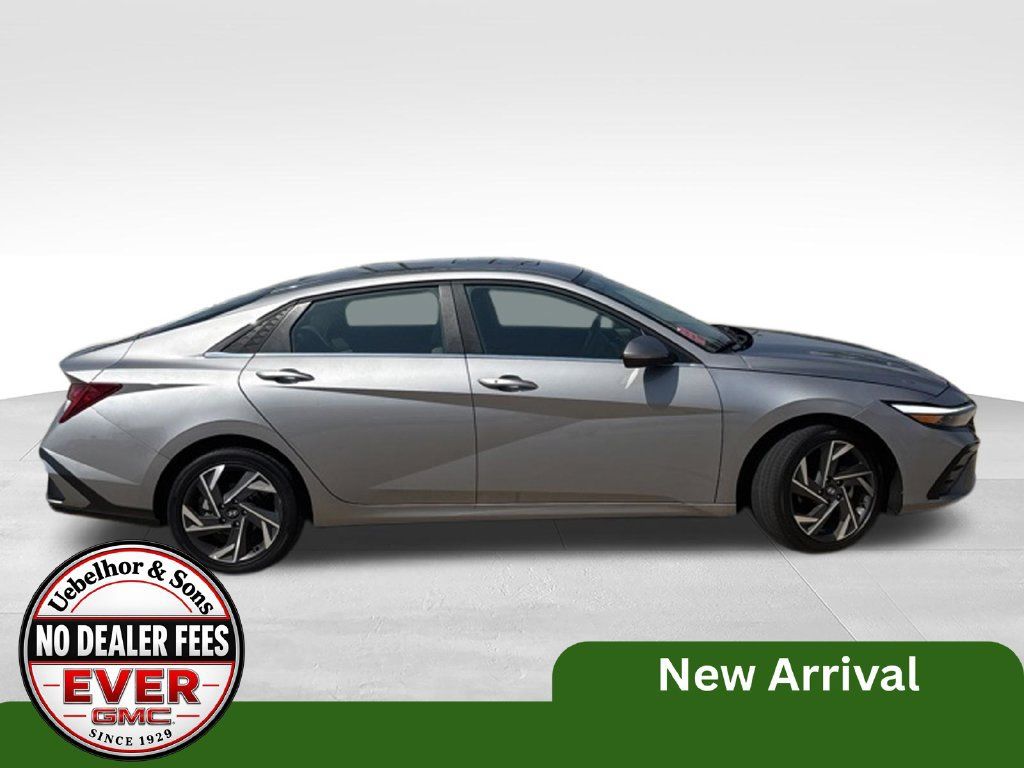 Used 2025 Hyundai Elantra SEL FWD image 18
