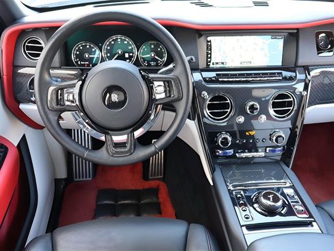 Used 2023 Rolls-Royce Cullinan Black Badge w/ Dark Exterior Package image 29