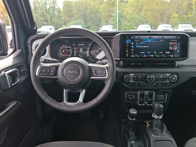 Used 2026 Jeep Wrangler Unlimited Sahara AWD/4WD image 11