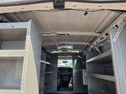 Used 2017 GMC Savana 2500 RWD image 34