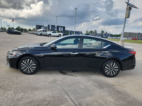 Used 2025 Nissan Altima 2.5 SV FWD image 8