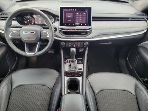 Used 2024 Jeep Compass Latitude image 14