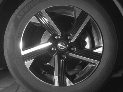 Used 2025 Nissan Sentra SV FWD image 16