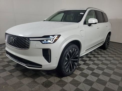 New 2026 Volvo XC90 T8 Ultra w/ Protection Package Premier AWD/4WD image 3