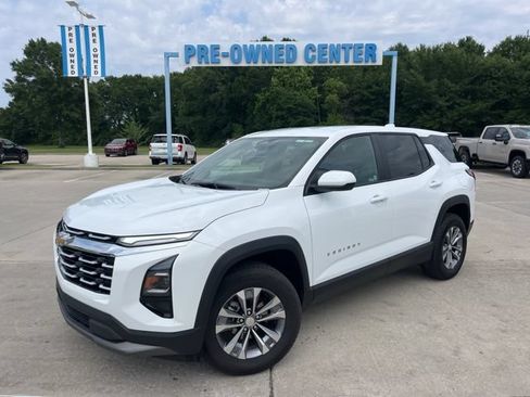 Used 2025 Chevrolet Equinox LT AWD/4WD image 2