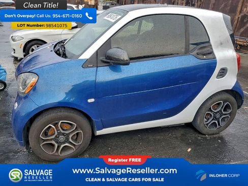 Used 2016 smart fortwo Coupe image 1