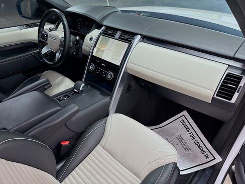 Used 2024 Land Rover Discovery Metropolitan Edition image 16