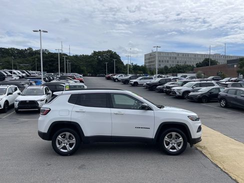 Used 2024 Jeep Compass Latitude AWD/4WD image 7