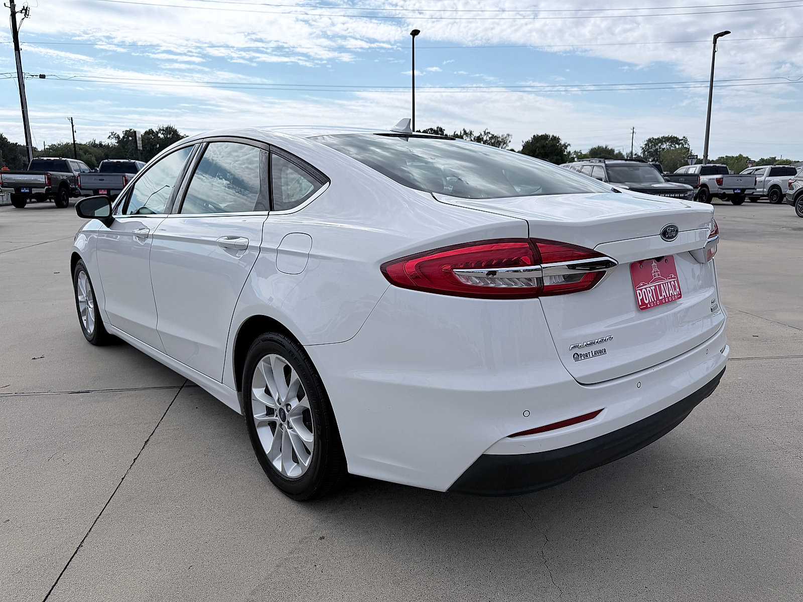 Used 2019 Ford Fusion SE FWD image 5