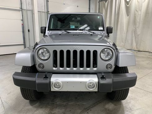 Used 2015 Jeep Wrangler Unlimited Sahara w/ Connectivity Group AWD/4WD image 15
