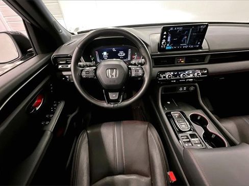 Used 2025 Honda Pilot Black Edition image 5