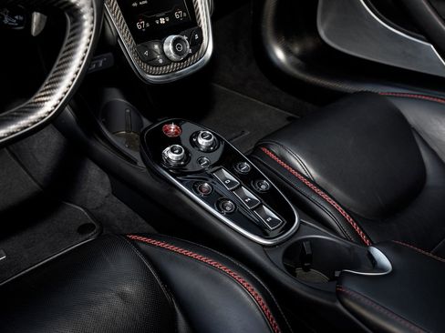 Used 2022 McLaren GT image 21