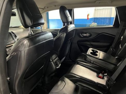 Used 2017 Jeep Cherokee Limited FWD image 17