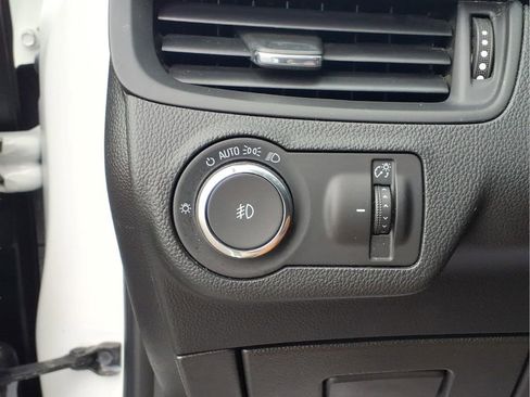 Certified 2017 Buick Envision Essence FWD image 12