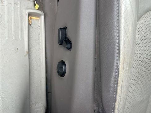 Used 2018 Chrysler Pacifica Touring-L image 16