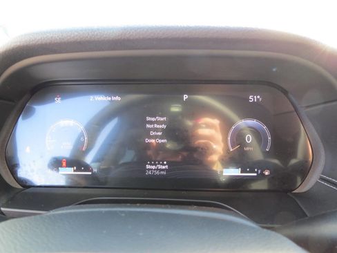 Used 2023 Jeep Grand Cherokee Limited image 17