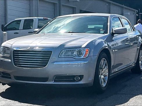 Used 2014 Chrysler 300 w/ Driver Convenience Group RWD image 2