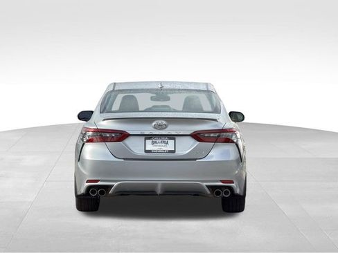 Used 2022 Toyota Camry XSE FWD image 6