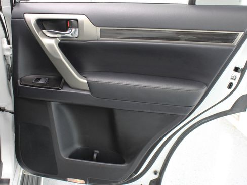 Used 2014 Lexus GX 460 image 47
