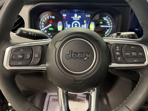 Used 2025 Jeep Wrangler Unlimited Sahara w/ Safety Group AWD/4WD image 13