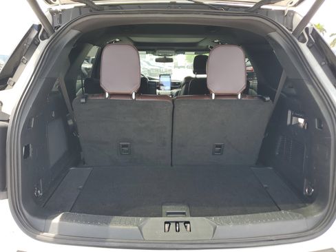 Used 2020 Ford Explorer Platinum w/ Premium Technology Package image 18