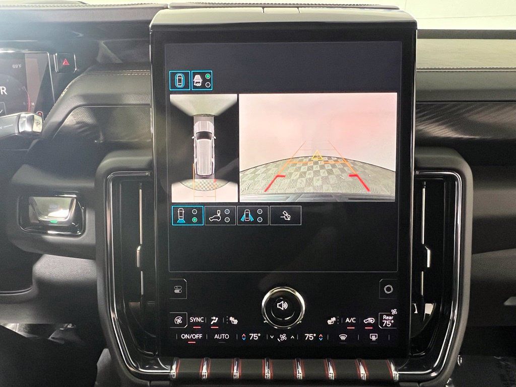 Used 2025 GMC Yukon XL AT4 AWD/4WD image 31