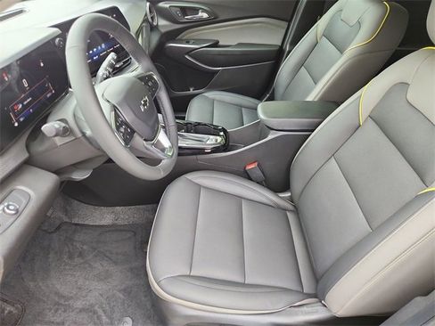 Used 2024 Chevrolet Trax ACTIV w/ Driver Confidence Package image 18