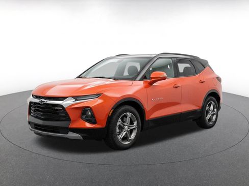Used 2025 Chevrolet Blazer LT FWD image 3