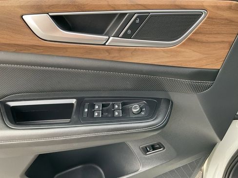 Used 2024 Volkswagen Atlas SE image 5