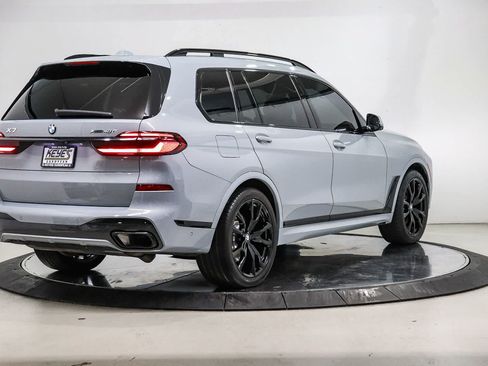 Used 2025 BMW X7 xDrive40i w/ M Sport Package AWD/4WD image 4