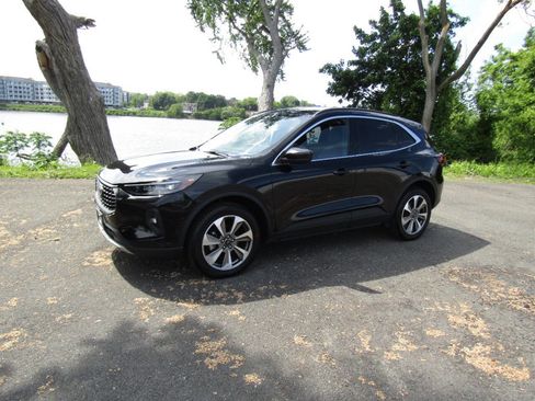 Used 2025 Ford Escape Platinum AWD/4WD image 23