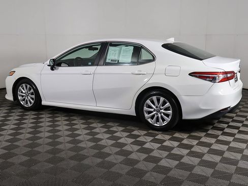 Used 2019 Toyota Camry LE FWD image 10