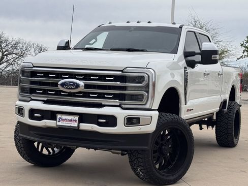 Used 2024 Ford F250 Platinum AWD/4WD image 2