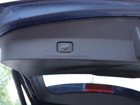Used 2017 Ford Explorer XLT w/ Equipment Group 202A FWD image 10