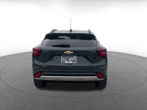 Used 2025 Chevrolet Trax LT image 12
