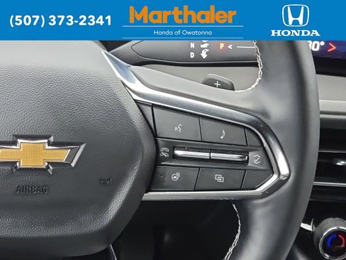 Used 2025 Chevrolet Traverse LT image 25