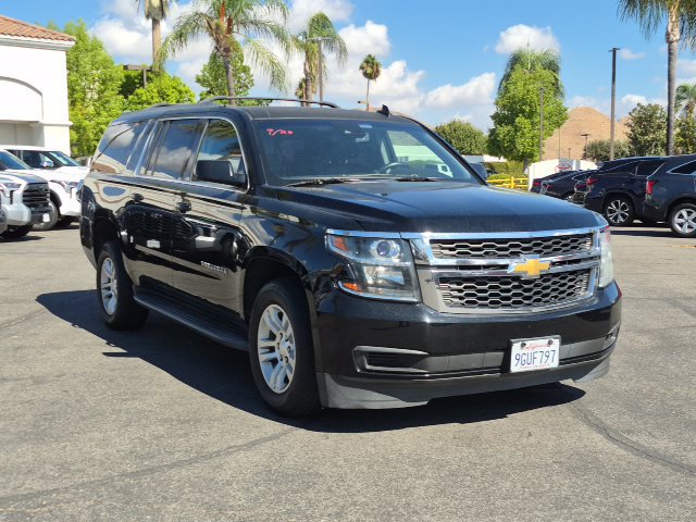 Used 2017 Chevrolet Suburban LT RWD image 3