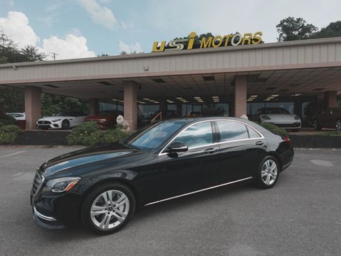 Used 2019 Mercedes-Benz S 560 4MATIC Sedan w/ Premium Package image 19